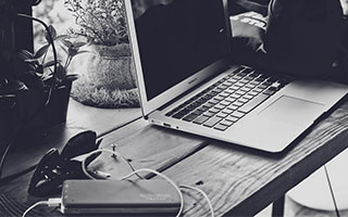 开云ios-特色峡谷峭壁攀岩大赛，勇者的极限突破，攀岩探险